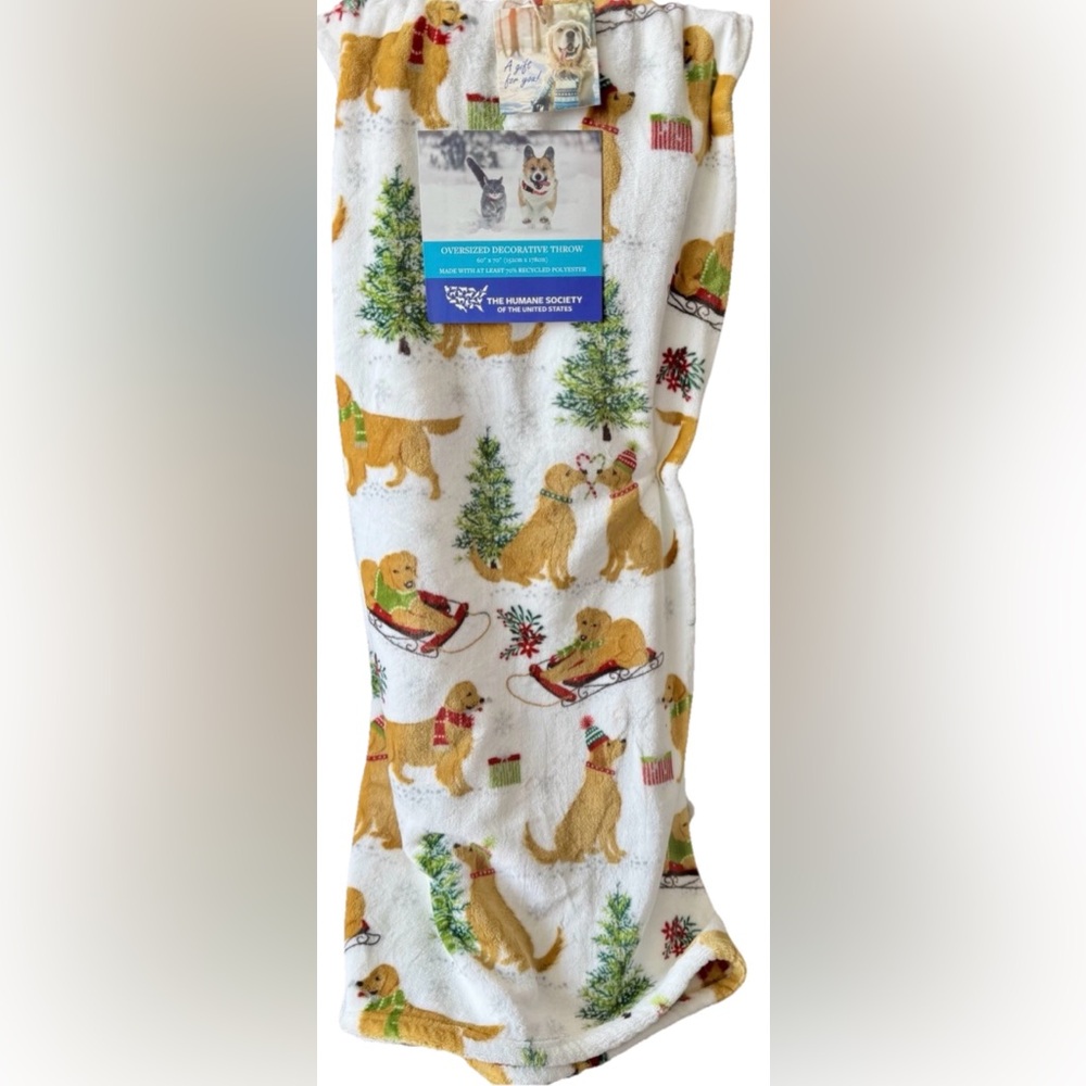 OVERSIZED CHRISTMAS WINTER THROW BLANKET  SLEDDING DOGS  PRESENTS  & TREES NEW